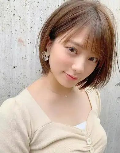 2019年没舍得剪的头发,2020年开春换一款"脱单"齐耳短发吧