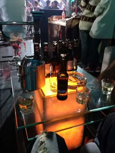 求几张酒吧喝酒的真实图片急需,谢谢.