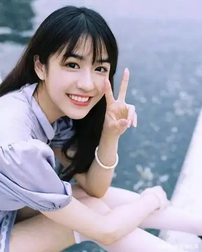 爱笑的高颜值小姐姐,总是风景中的亮点!