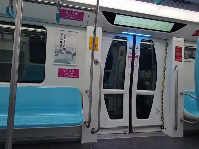 杭州地铁19号线(往火车西站)地下段行车片段