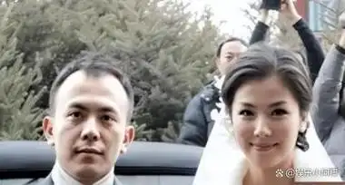 刘涛到底长啥样?看见起床素颜照后太真实,化妆前后判若两人