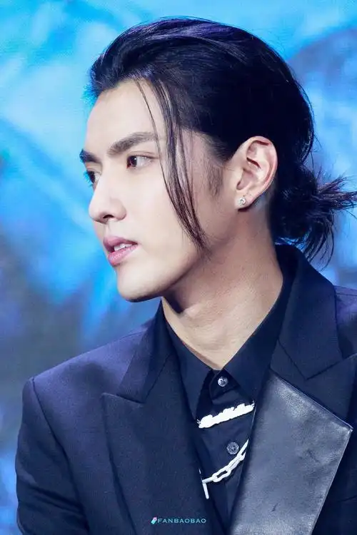 进来选你最喜欢吴亦凡哪个发型