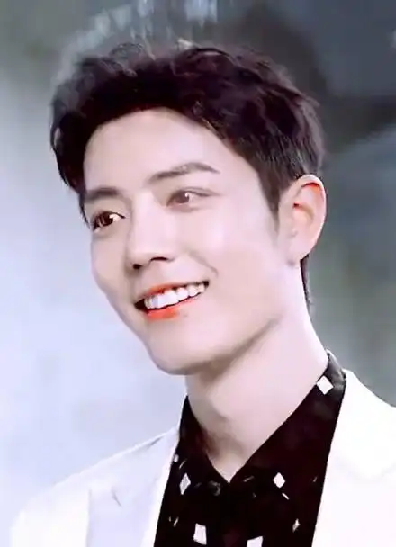 来自肖战一笑暖人心的笑容,他一笑整个世界都亮了,每一帧都是心动啊