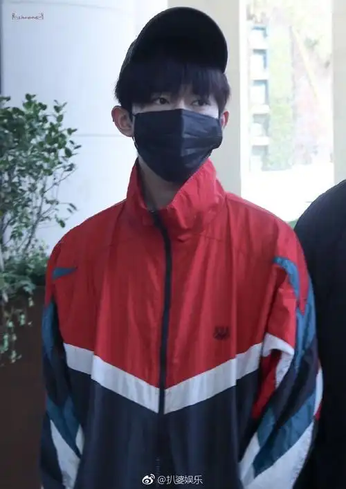 易烊千玺戴口罩小合集