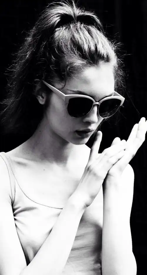 女生头像 壁纸 欧美 黑白