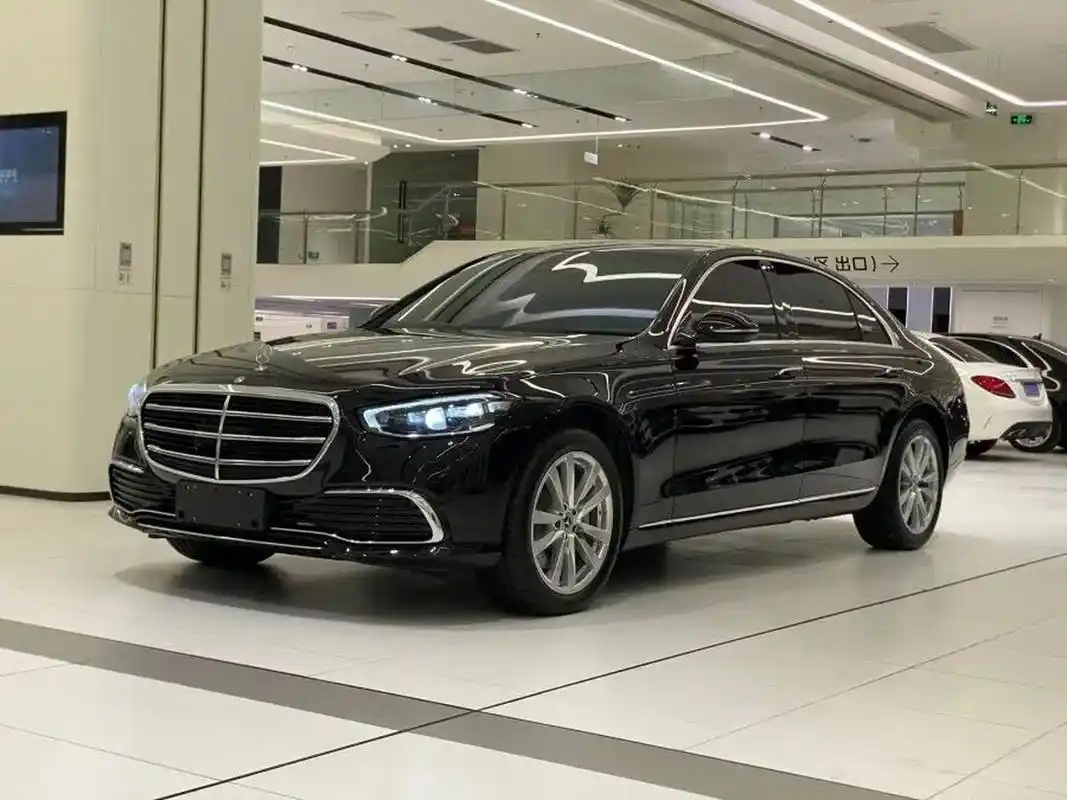 2023款 奔驰s级s400l商务型! 全车原版原漆.准新车.喜欢把握!