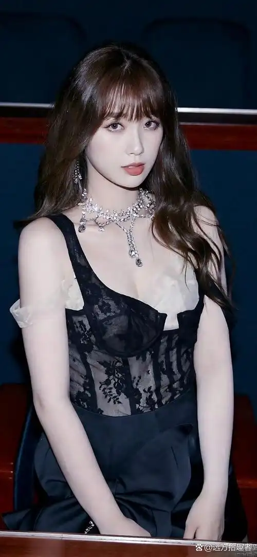 虞书欣性感写真集,皮肤吹弹可破 可清纯,可妩媚,人间极品