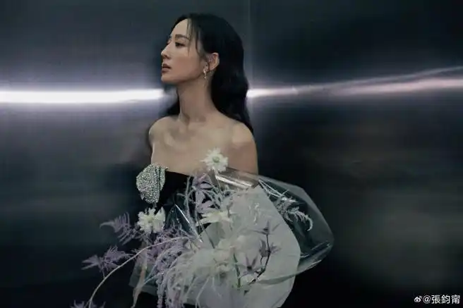 张钧甯吊带蝴蝶裙##张钧甯吊带黑裙