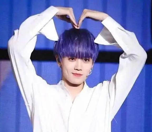 npc双手比心范丞丞专注小鬼柔情王子异可爱陈立农很另类