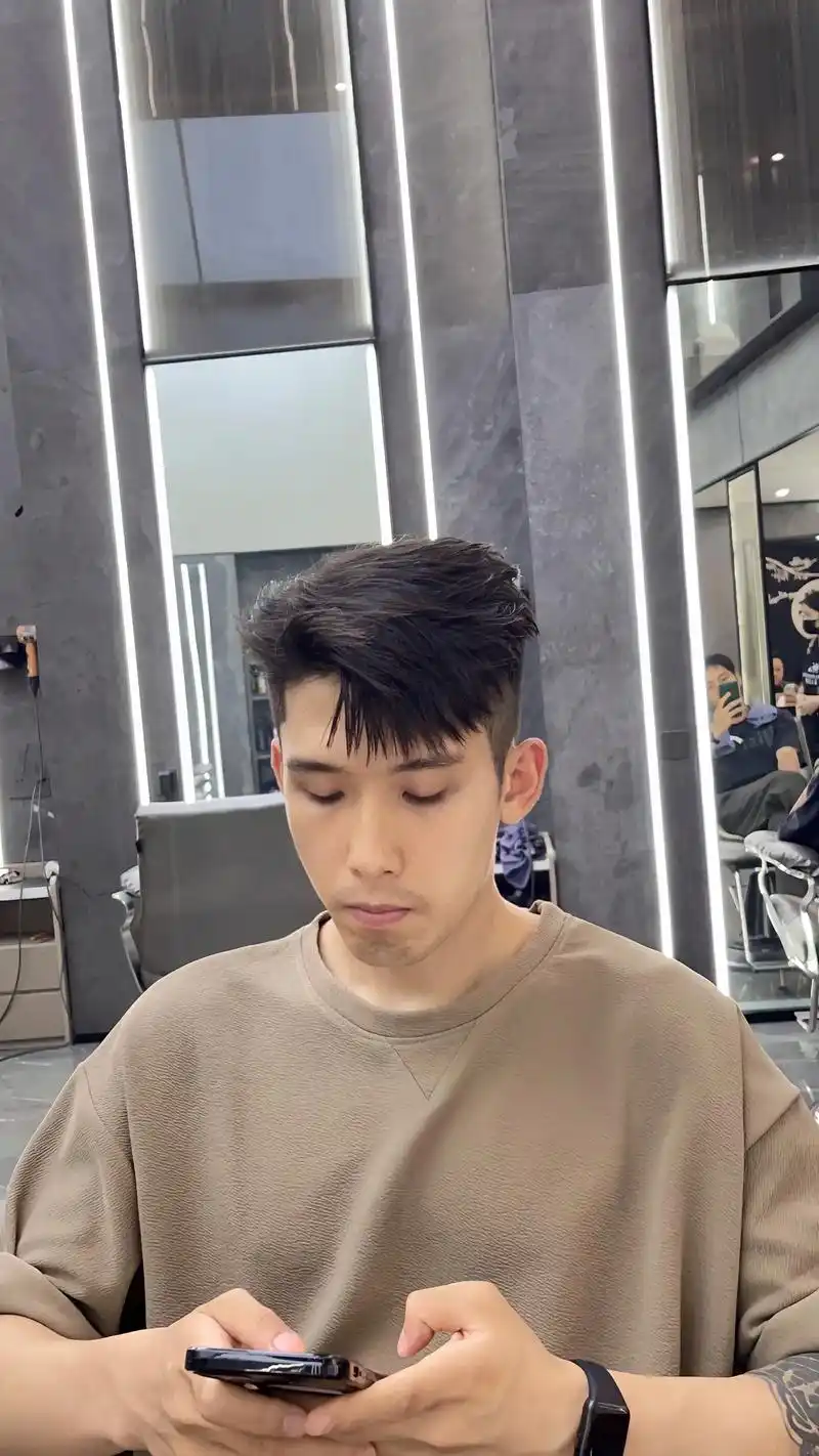 男士发型.男生痞帅侧分男生剪偏分头帅吗?三七分发型帅炸!广州 - 抖音