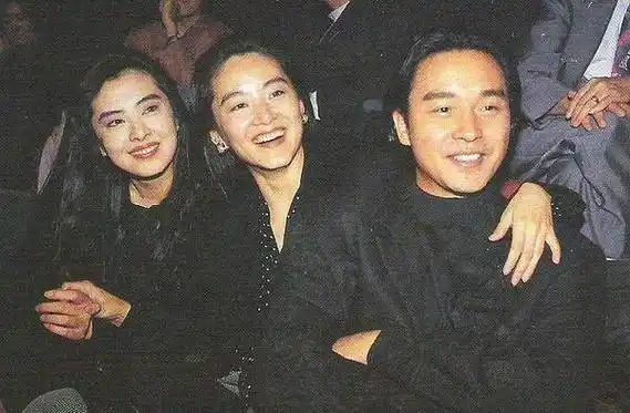 细数那些和张国荣合影的娱乐圈大佬,粉丝:年轻的张曼玉真赞