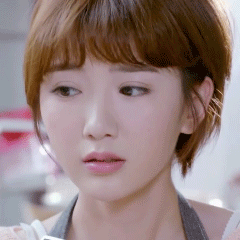 毛晓彤转过头你们都欺负我不开心gif动图_动态图_表情包下载_soogif