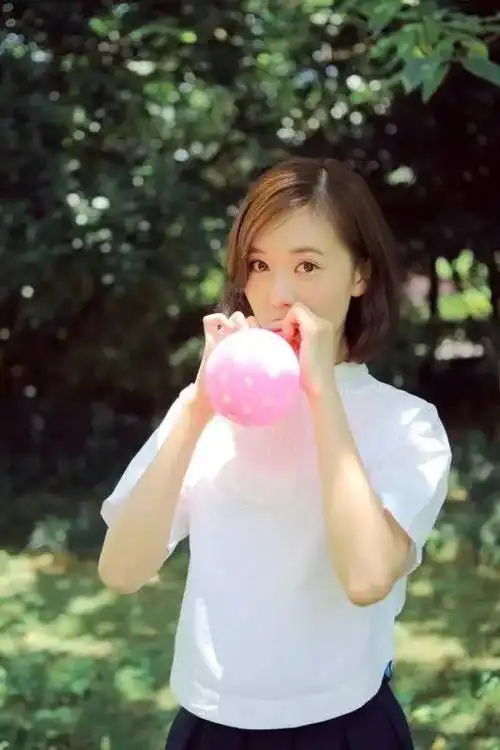 三位主持人用自己的独特方式,深挖声音背后的故事.