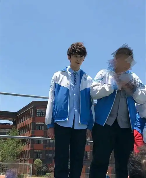 吴磊高中毕业旧照