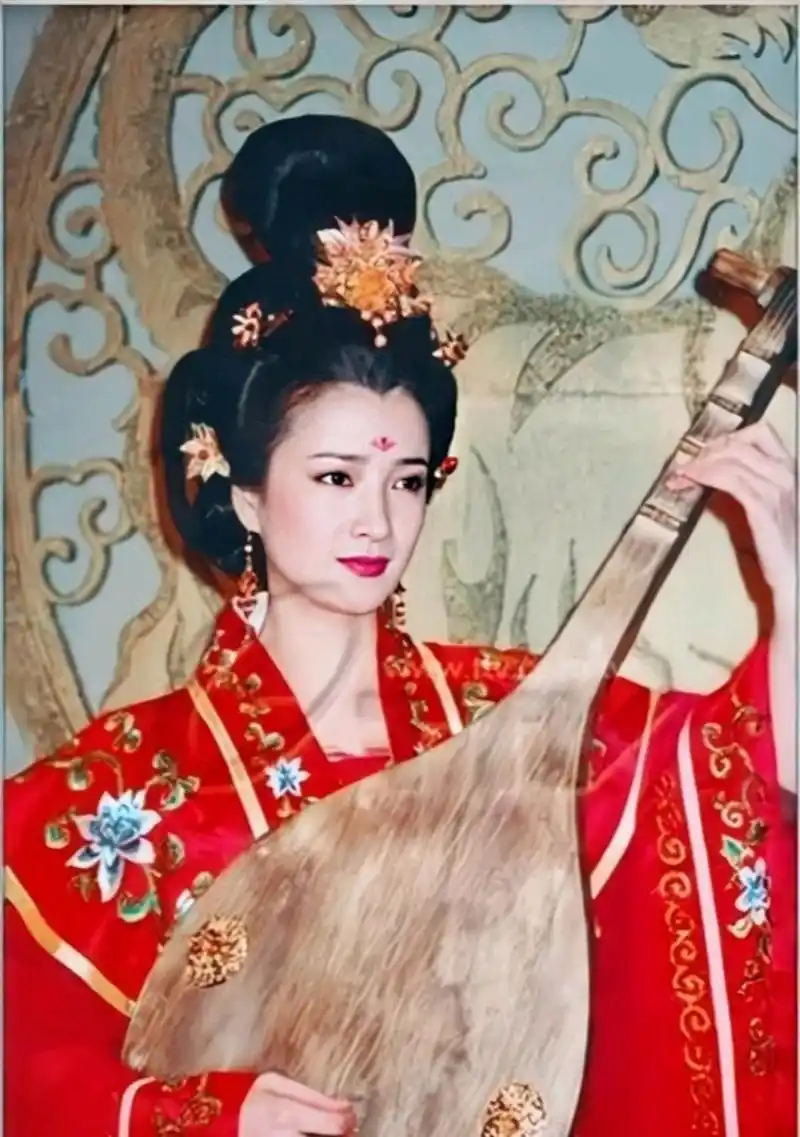 年轻时候的何晴,纵然演配角,却比主角还美