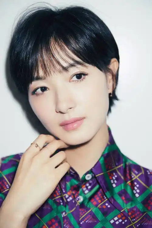 万茜老公的身份一直都比较神秘,其实万茜老公叫徐洪涛,是一位摄影师