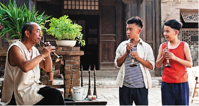 《百鸟朝凤》增加排片制片人方励下跪,磕头的极端方式但由于排片量的