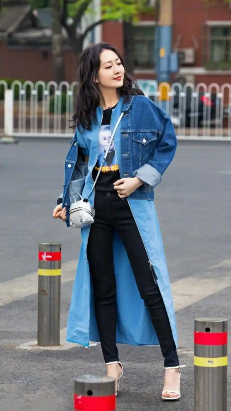 原创王鸥身材比例好优越,牛仔外套配紧身裤,一双"女团腿"真吸睛