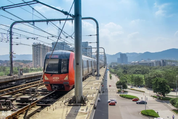 (重庆地铁1号线,图片来源:重庆轨道交通官微)