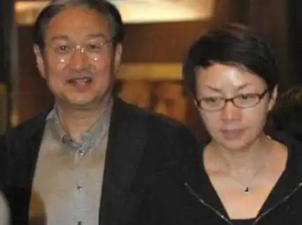 "小品女王"宋丹丹婚内不忠诚第一人!现任老公身价百亿背景显赫