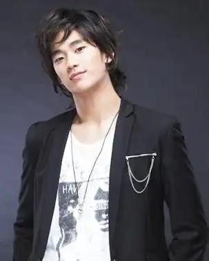 韩国男明星排行榜(2018韩国男神人气榜)韩国男星宋承宪照片合集写真