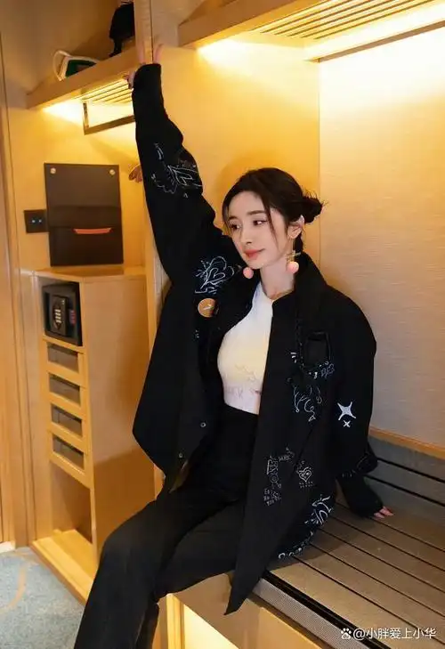 近来,杨幂的身高成为人们关注的焦点.