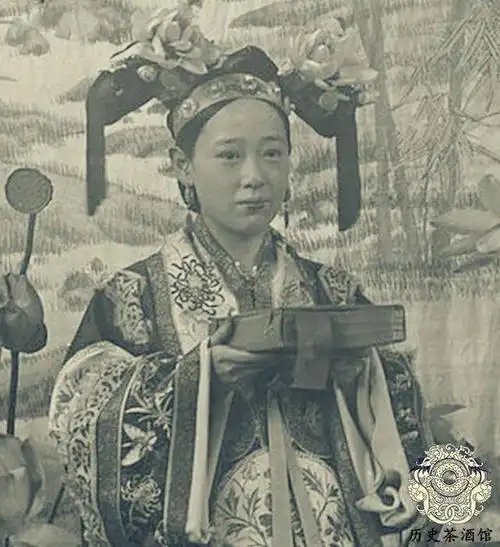 清朝公主格格的真实老照片:四格格很漂亮,图五是川岛芳子亲姑姑