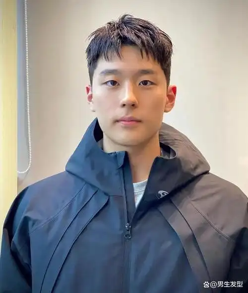 男生剪发不要只会"稍微剪短",这3款发型清爽阳光,更帅气