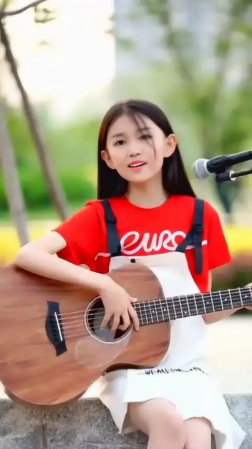 童模宋小睿演唱歌曲泡沫她歌唱的好卖力肯定付出很多努力