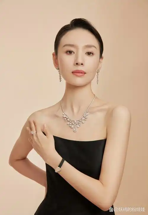 44岁的董洁依然美得让人挪不开眼睛,气质在内娱也是独树一帜,如果当年