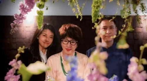 父亲生前留下上海133套房,每套市值上亿,他轻松跻身百亿富豪|汤珈铖