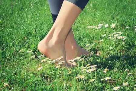 踮着脚走图片-踮着脚走素材-踮着脚走插画-摄图新视界