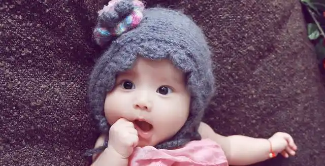 其中,在孕期多吃葡萄生出来的宝宝眼睛大的这个传言在孕妇间流传最广