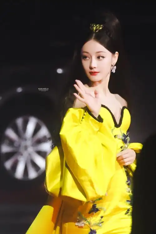 elle风尚大典明星红毯##迪丽热巴花团锦簇复古造型##elle红毯