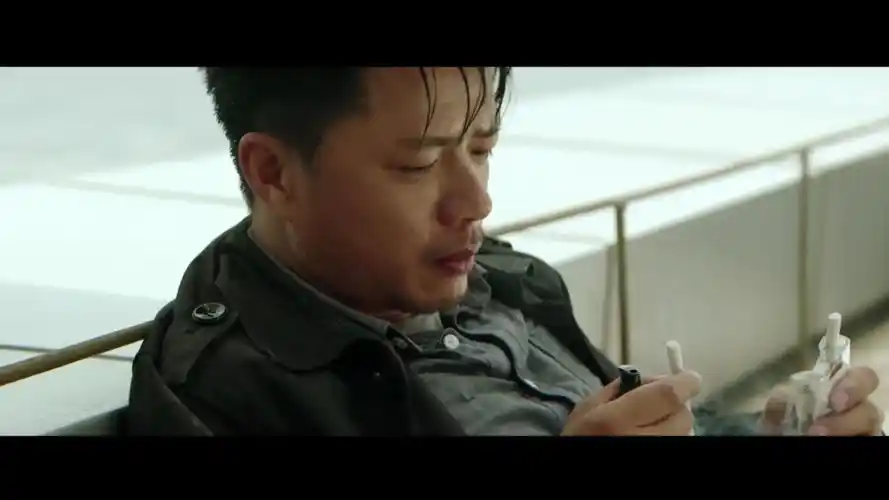 cao拍摄注射死刑的这场戏非常辛苦,演这场死刑戏邓超决定用真的注射的