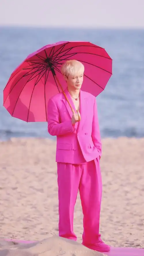 张艺兴valentino品牌代言人##张艺兴新歌我不在乎##张艺兴玫粉色真空