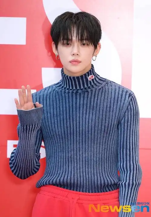 崔然竣黑发路透