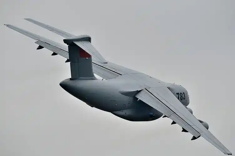 轰20首度被官方证实,隐身轰炸机横空出世,国人振奋!