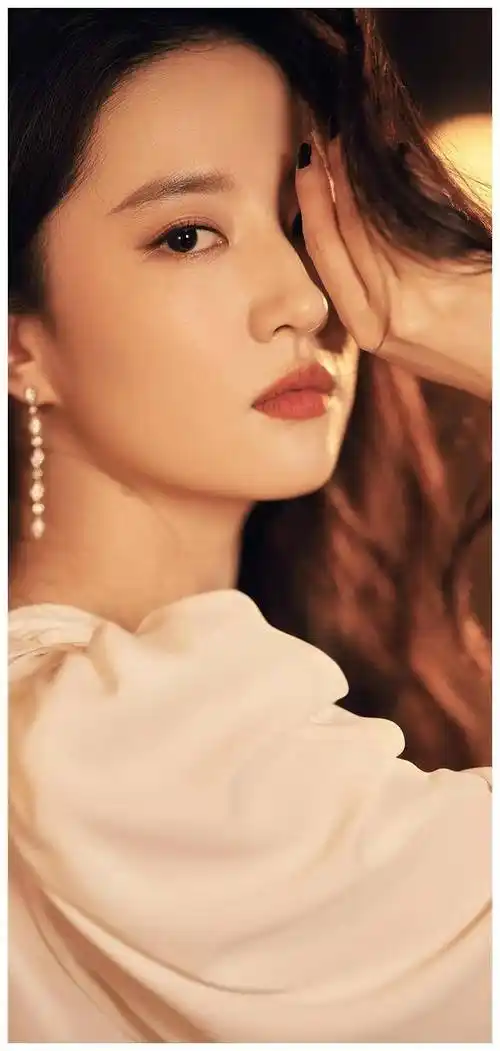 神仙姐姐魅力无限,刘亦菲全方位写真展示,精彩绽放_活动_才华_演技