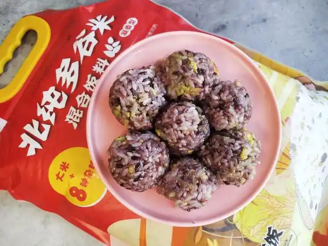 爆浆杂粮饭团