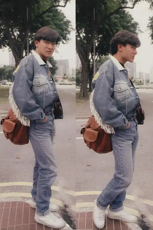 1994年刘德华在欧洲旅行时照片穿着牛仔裤更显得帅气逼人