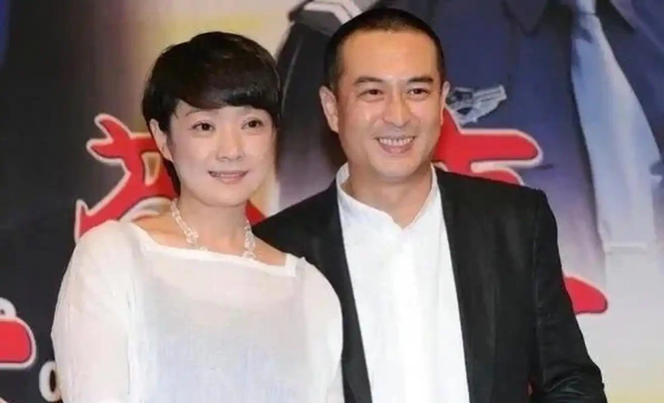 "宋佳嘴一撇,直截了当地回复:"我最不想跟你合作,你知道为什么吗?