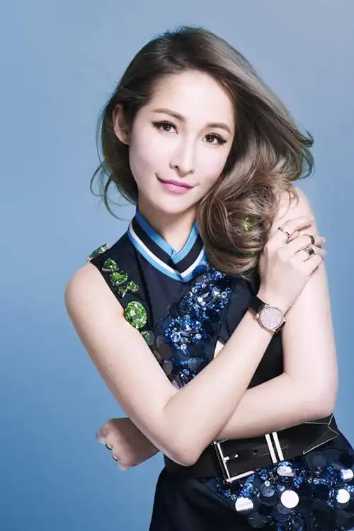 求下面这张图片中间萧亚轩的大图,老是找不到!