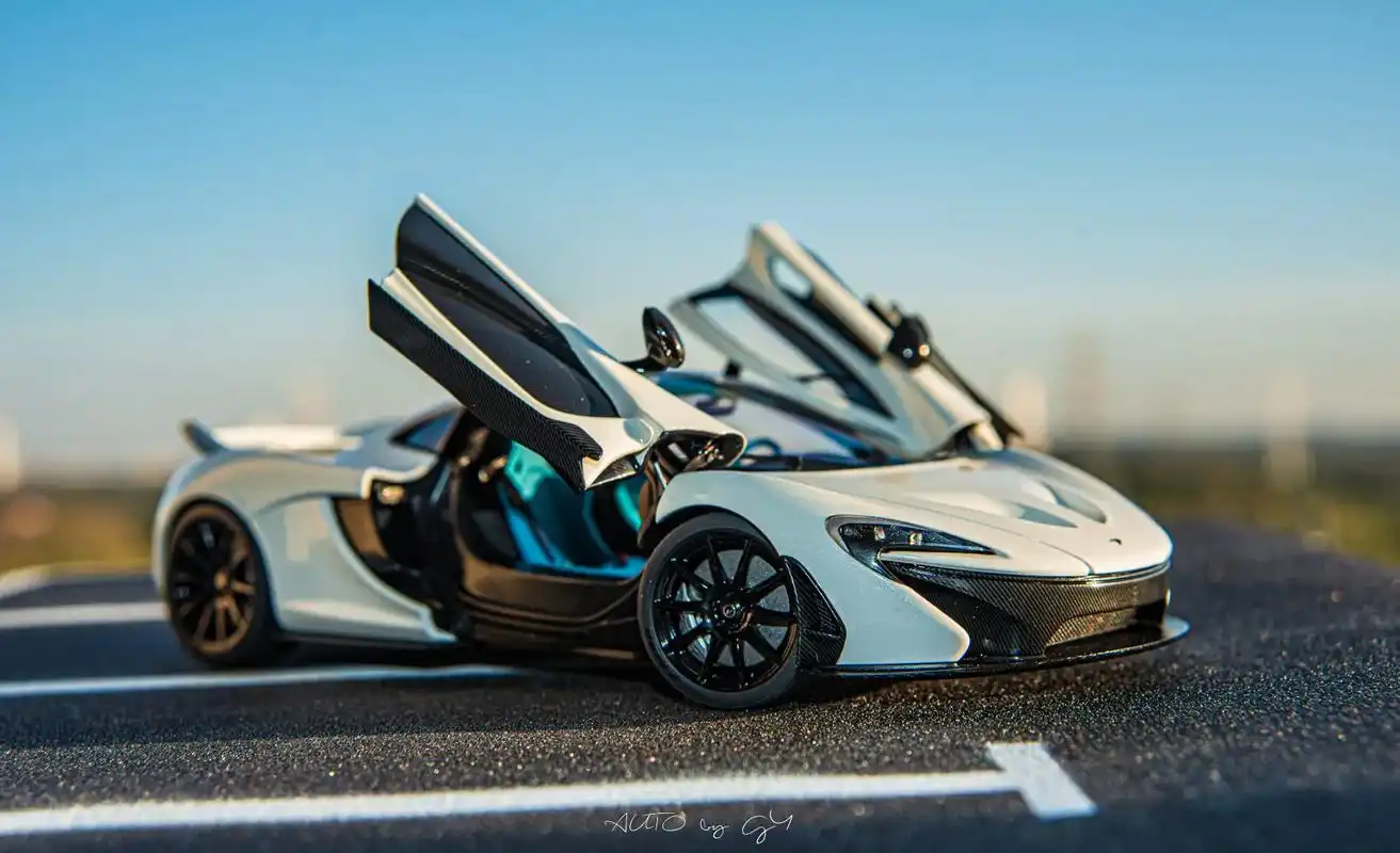 奥拓autoart迈凯伦p1 白蓝配色