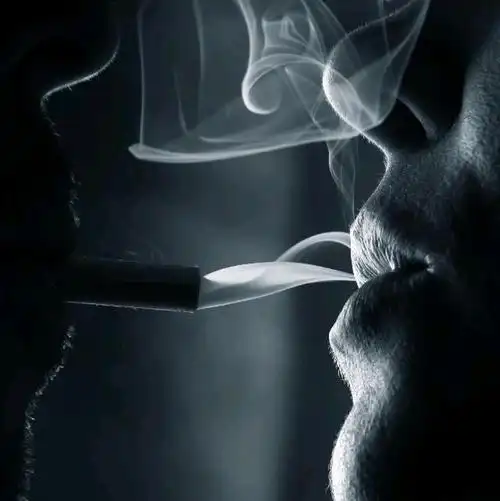 有一些不可知之人,做着一件不可知之事        我是一颗香烟