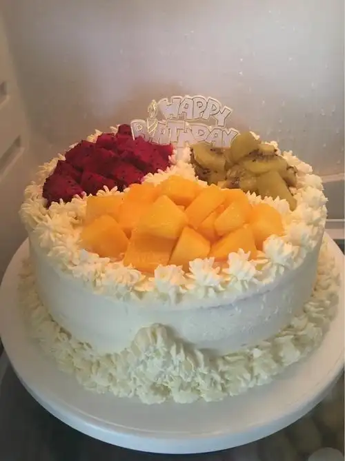 lisa妈咪做的8寸水果生日蛋糕