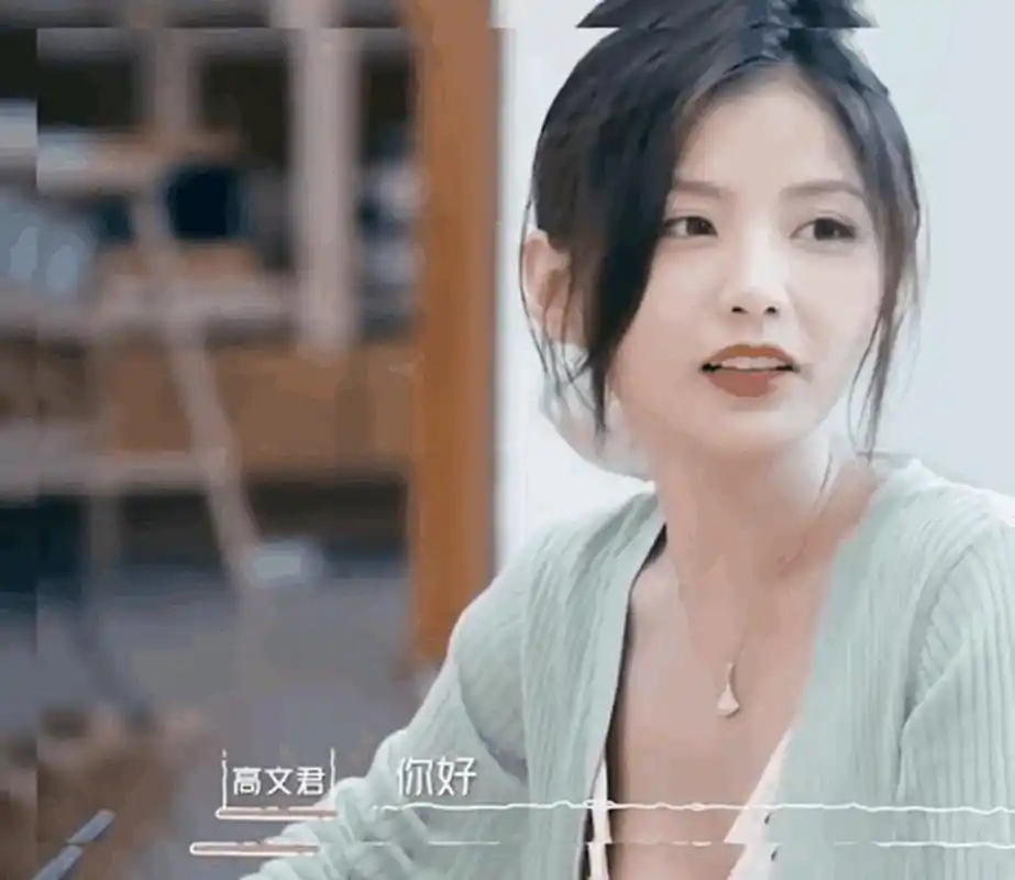 张翰新女友是这位上过恋综的高文君,比他小十几岁,港大理工科双学位