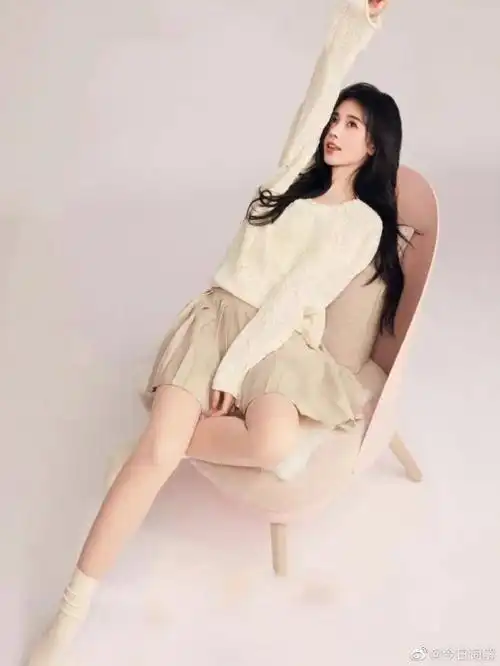 鞠婧祎花棉袄造型##鞠婧祎时尚的完成度靠脸