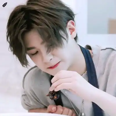 黄明昊头像.抱图dd.