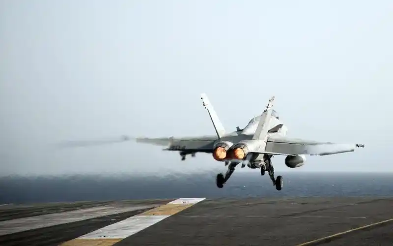 起飞的飞机壁纸